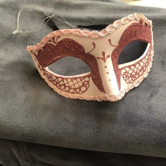 Masquerade Mask - Picture 5 of 6